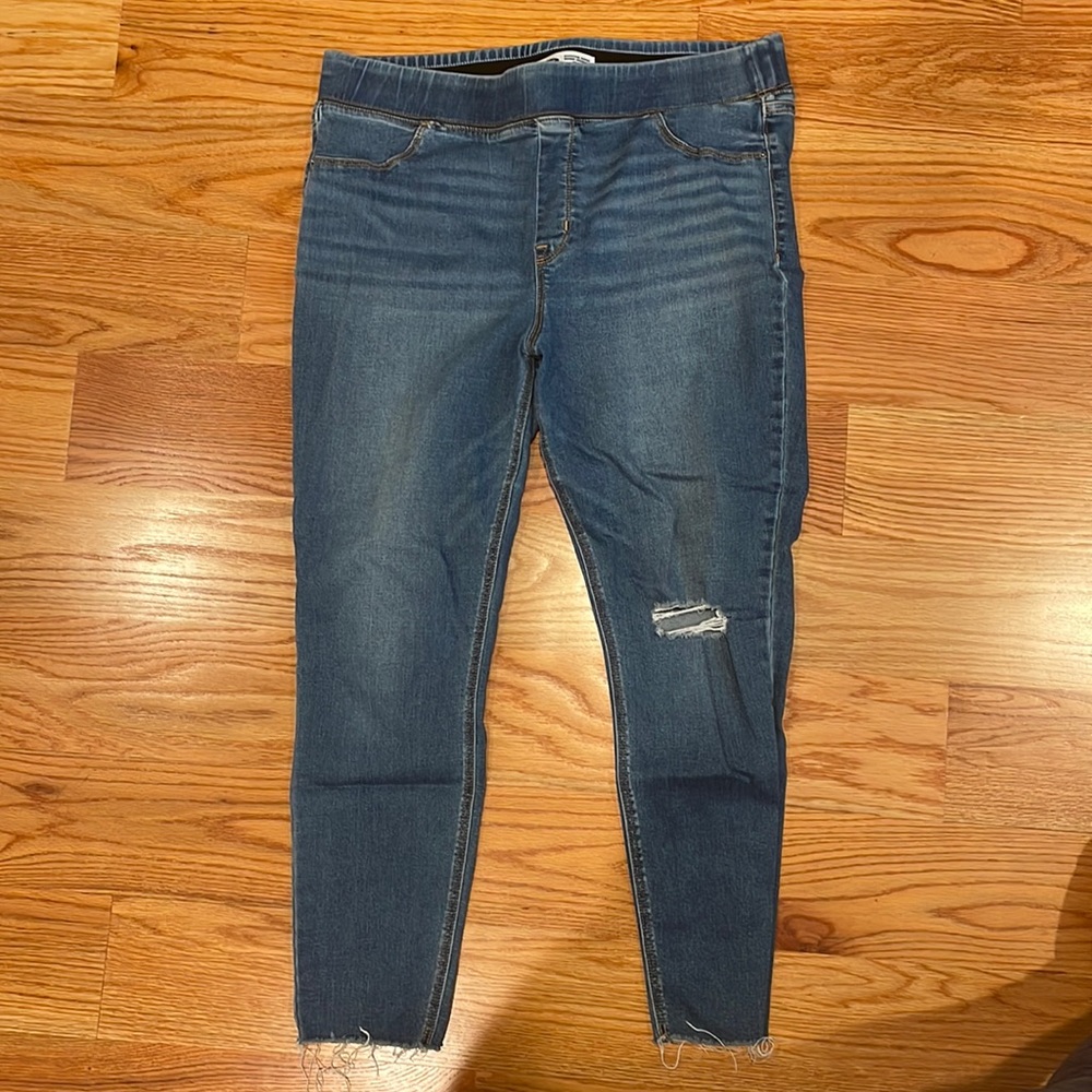 Old navy pull on stretchy jeans